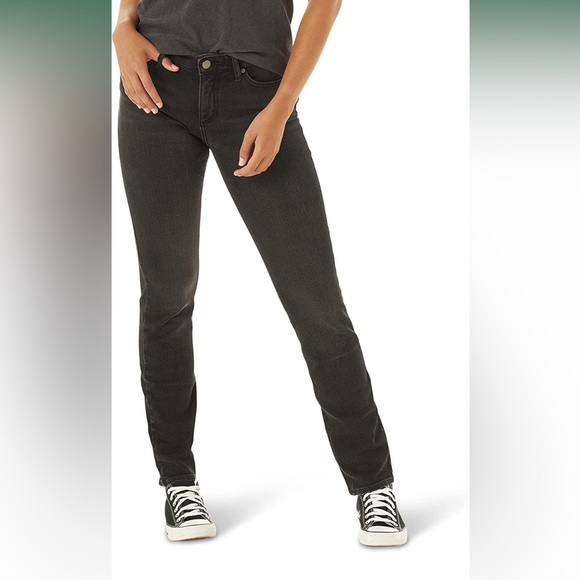 Lee Women's Petite Ultra Lux Mid-Rise Slim Fit Straight Leg Jean - Picture 2 of 5